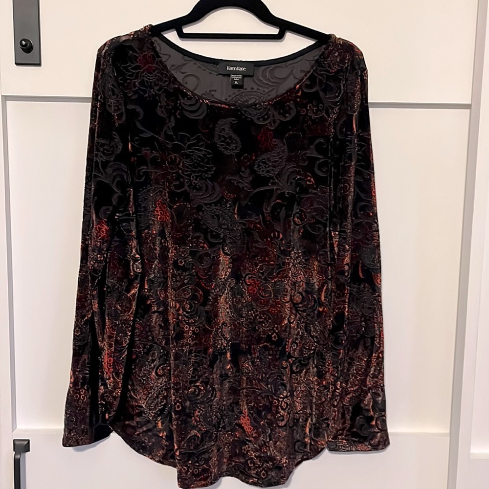 Karen Kane Long Sleeve Black and Red Velour Top. Size XL